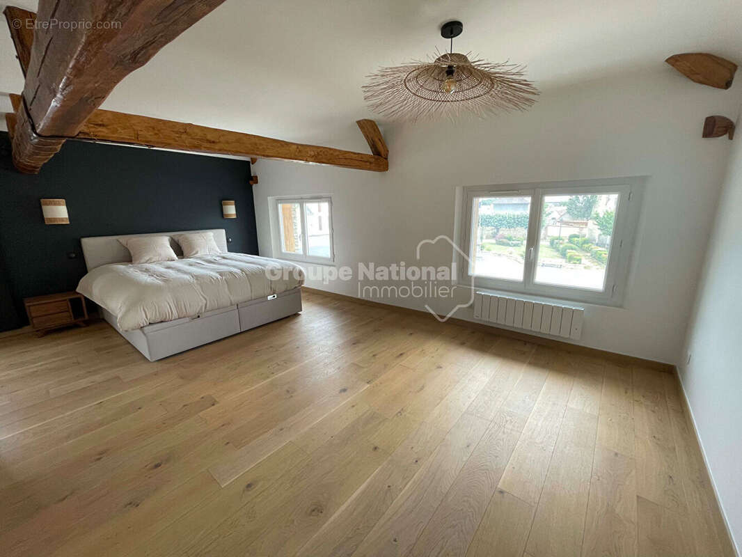 Maison à VILLENEUVE-LES-SABLONS