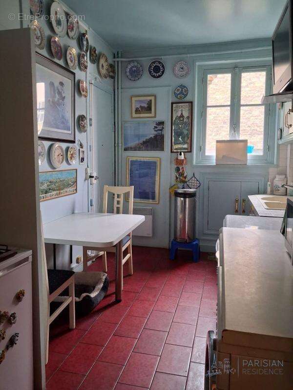 Appartement à PARIS-16E