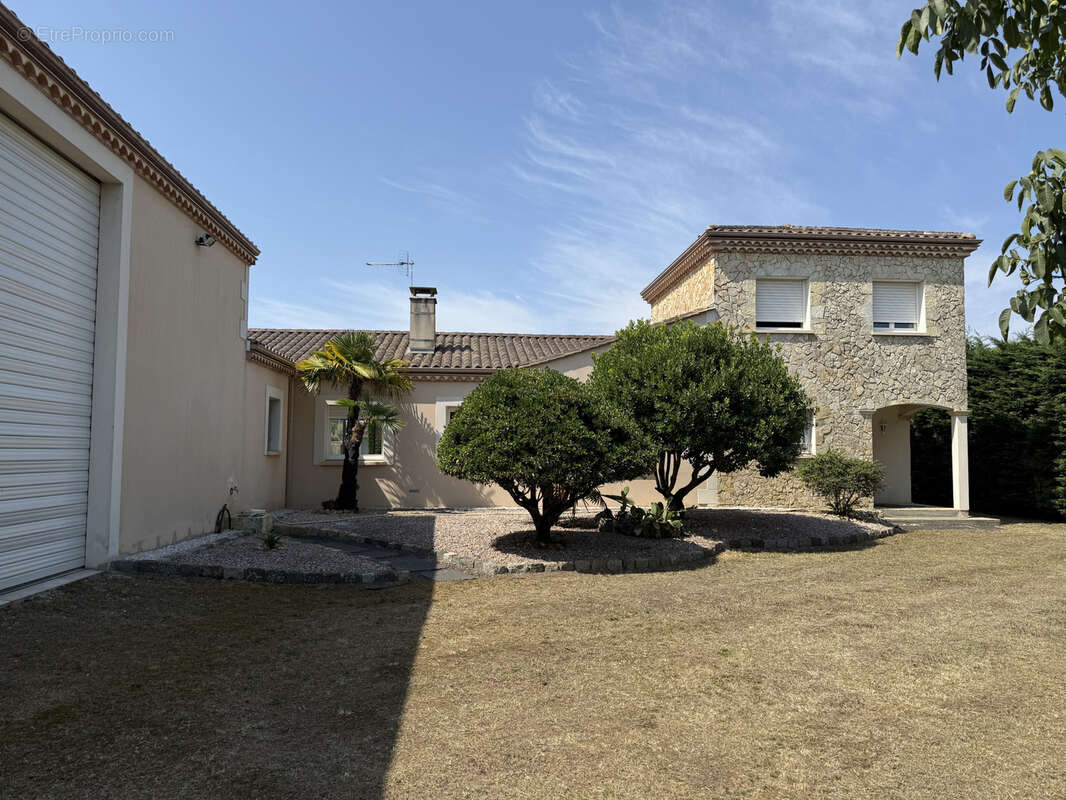 Maison à AMBARES-ET-LAGRAVE