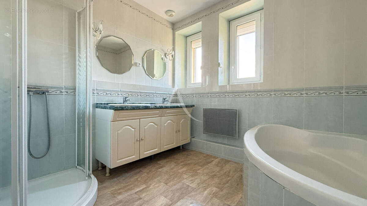 Maison à BELLEVILLE-SUR-VIE