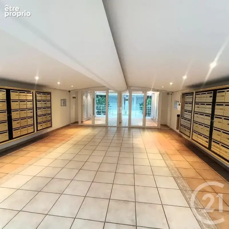 Appartement 1 pièce 31 m² à vendre à Villeneuve-Loubet (06270) - photo 9