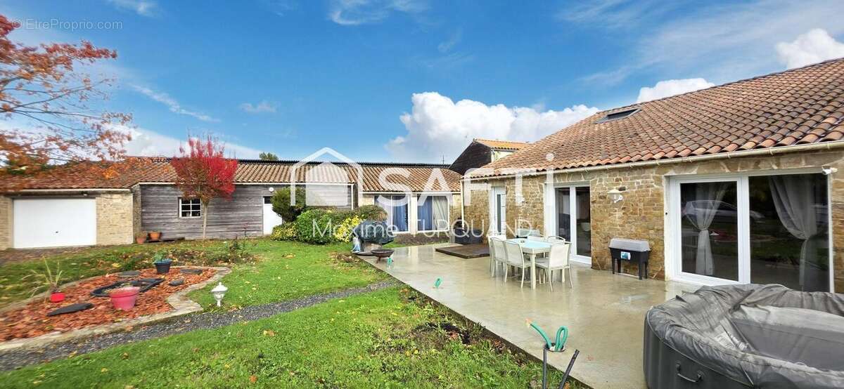 Maison 131 m² à Antigny  - photo 2