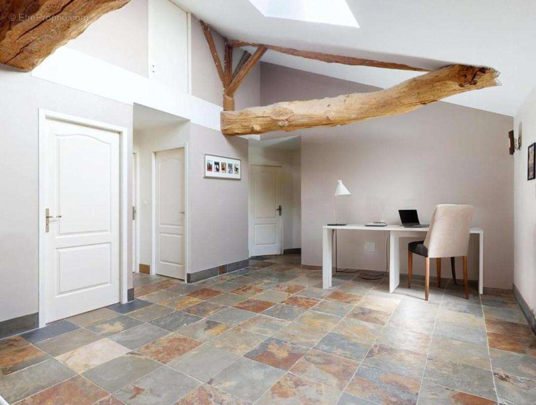Maison à LA CHAPELLE-DE-GUINCHAY