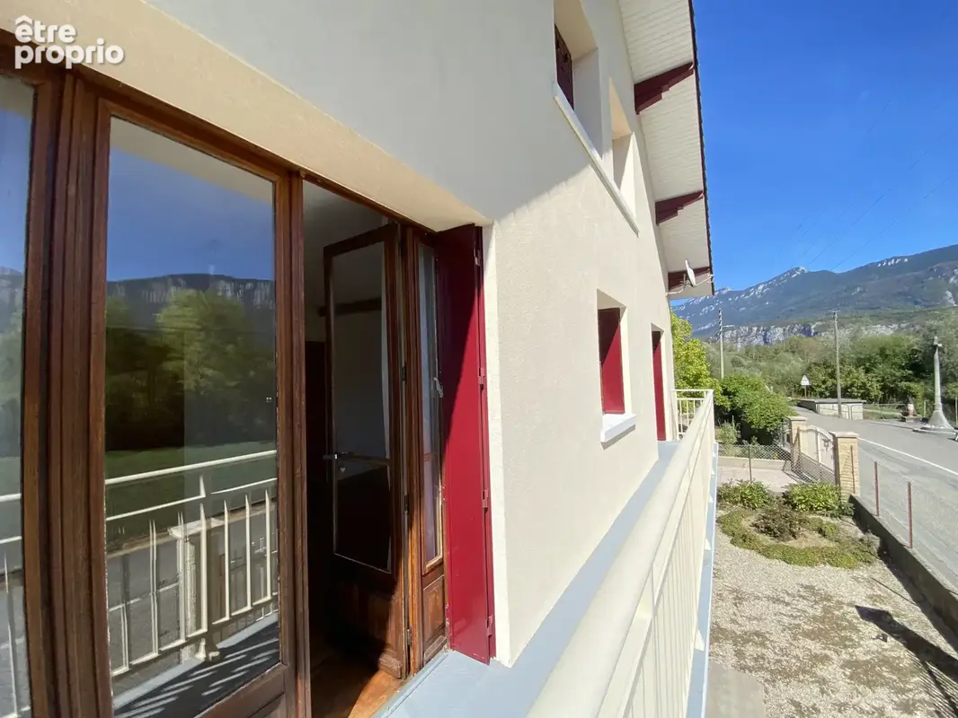 Maison T6 sur terrain plat , clos et arboré. - photo 3