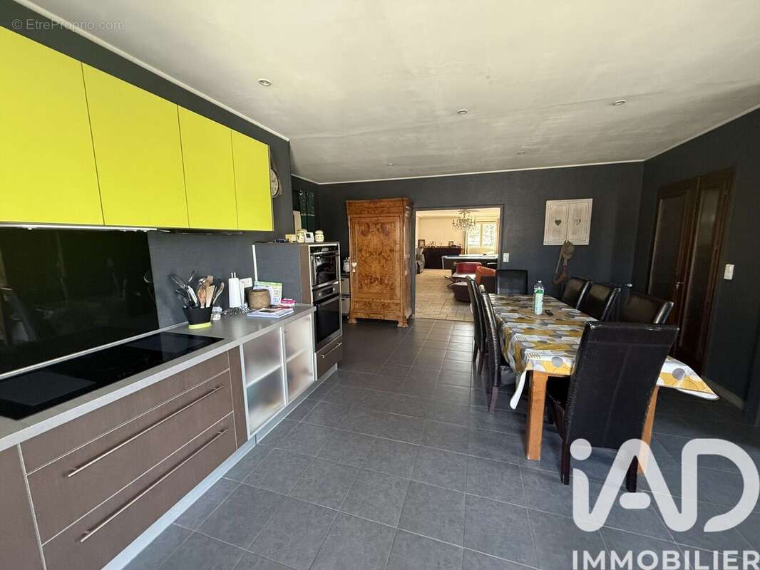 Maison 246 m² à Le Tallud  - photo 4