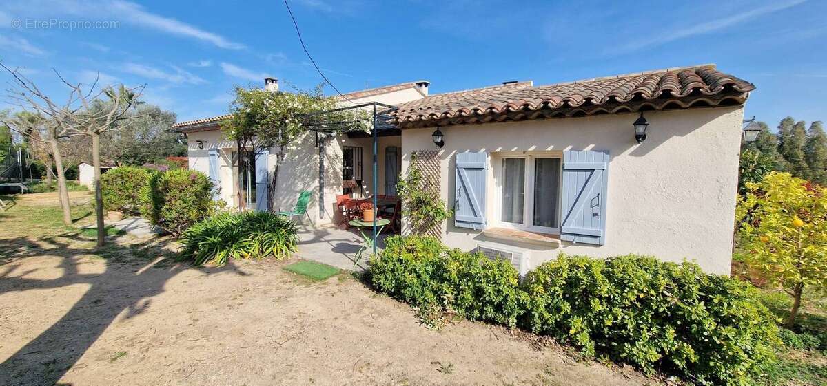 Autre à ROQUEBRUNE-SUR-ARGENS