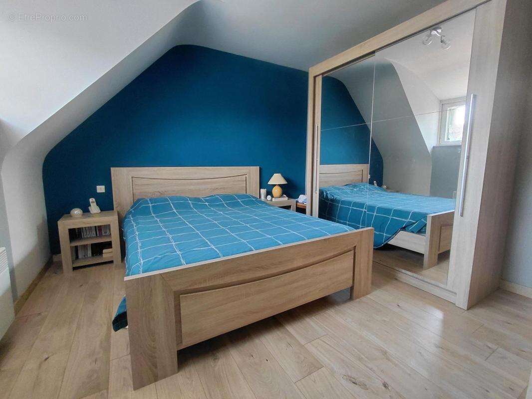 Maison en pierre rénovée, dépendances, hangar de 260m² - photo 7