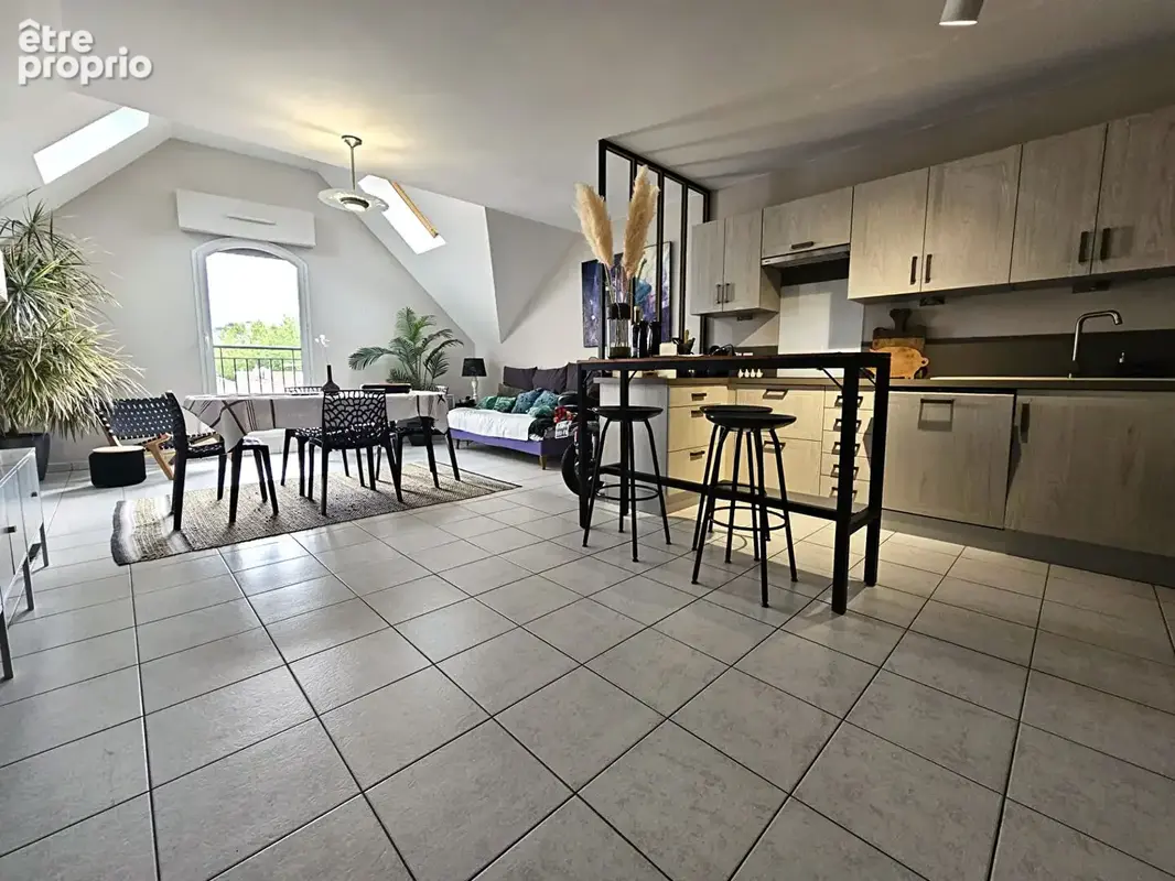 Appartement T3 75 m² traversant en plein centre-ville ! - photo 3