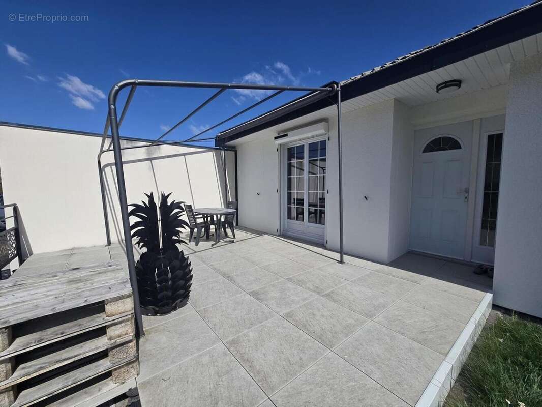 Photo 2 - Maison à PERIGNAT-LES-SARLIEVE