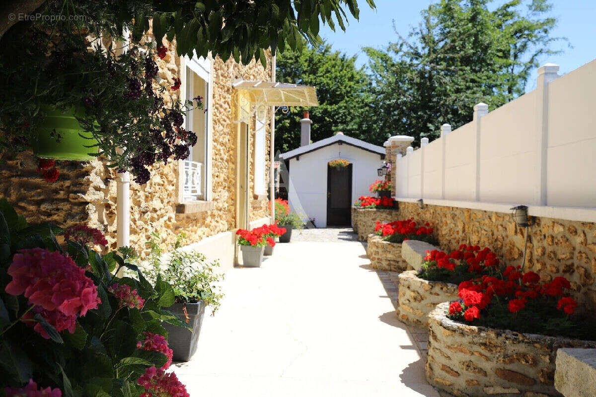 Maison à OZOUER-LE-VOULGIS