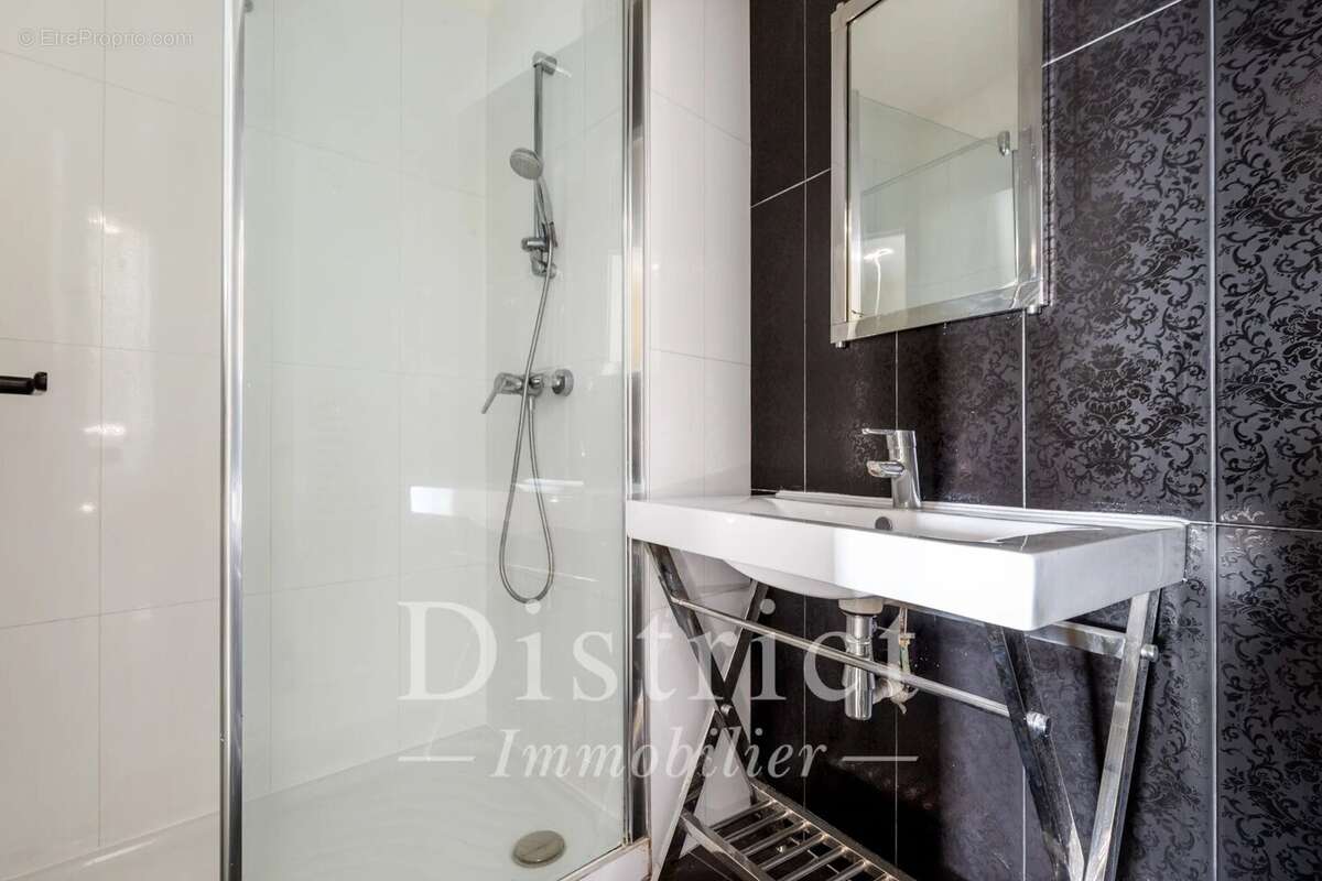 Appartement à PARIS-8E