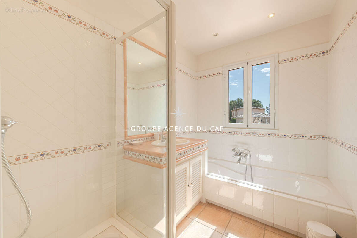 Magnifique vue sur le golf villa 7 pieces avec piscine et double garage - photo 17