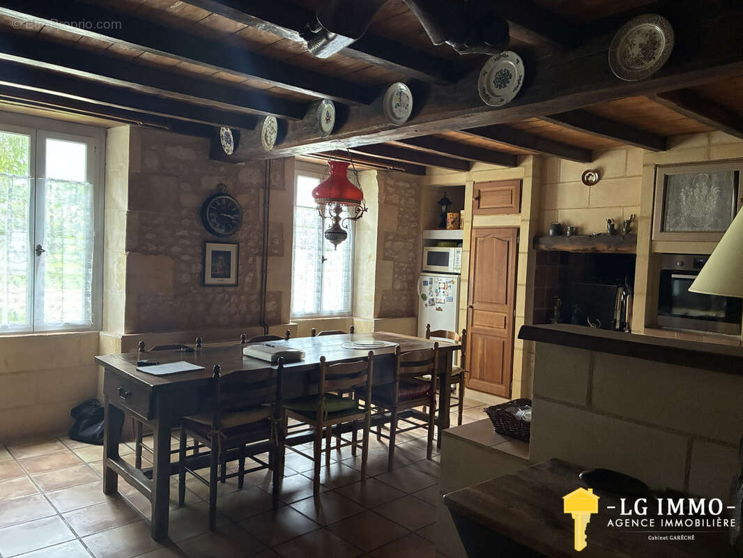 Belle maison familiale de 315 m2,  4 chambres, terrain 8000 m2, dependances - photo 15