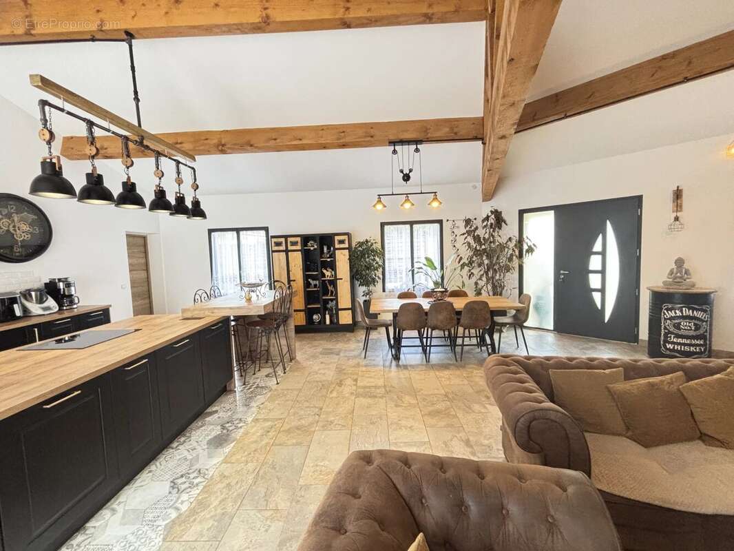 Maison à CHATEAUDOUBLE