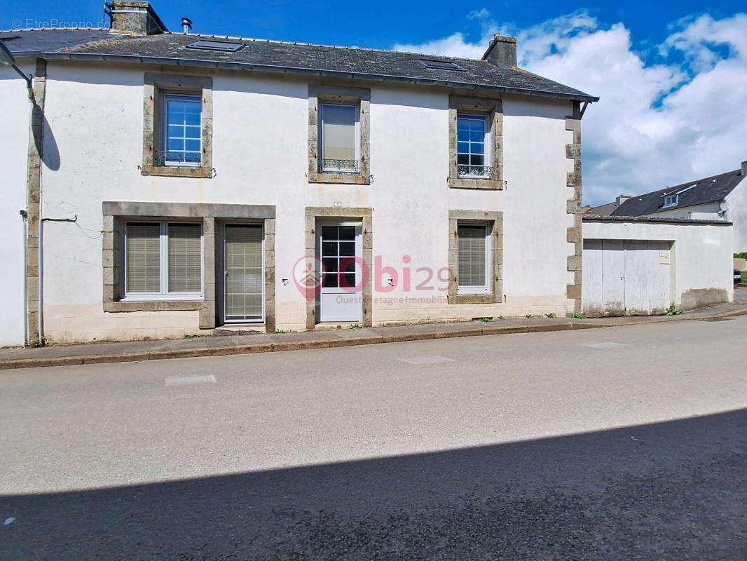 Maison à CAST
