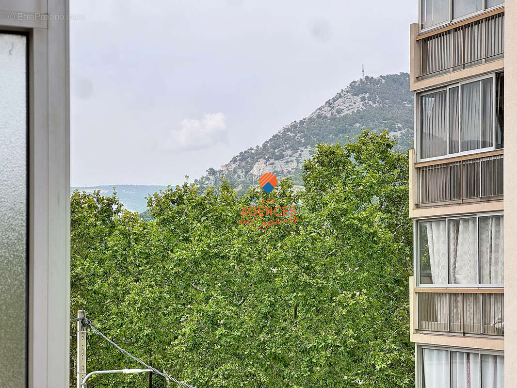 Toulon ouest le temple - magnifique faux type 4 refait entierement a neuf - photo 11