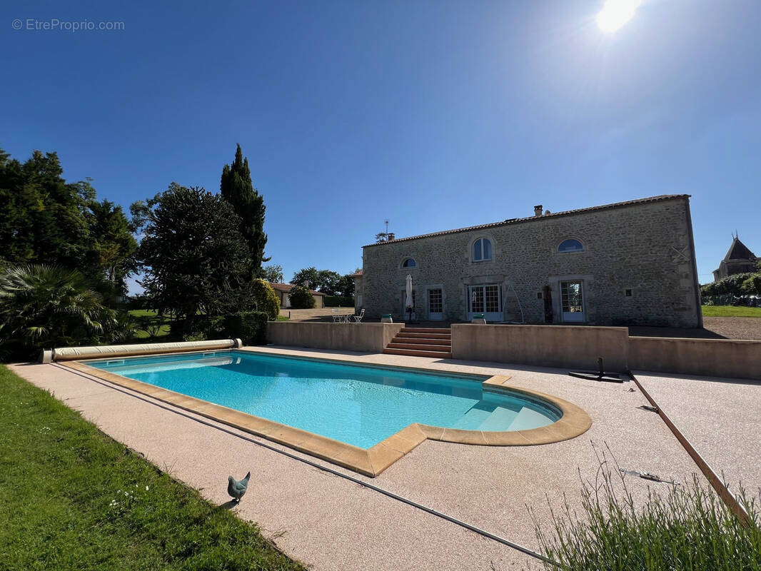 Maison à TONNAY-CHARENTE