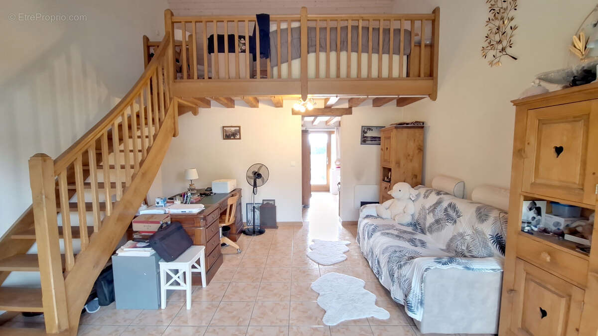Authentique ferme bressane à colombages rénovée avec 2 logements et 1 hectare de terrain - photo 14
