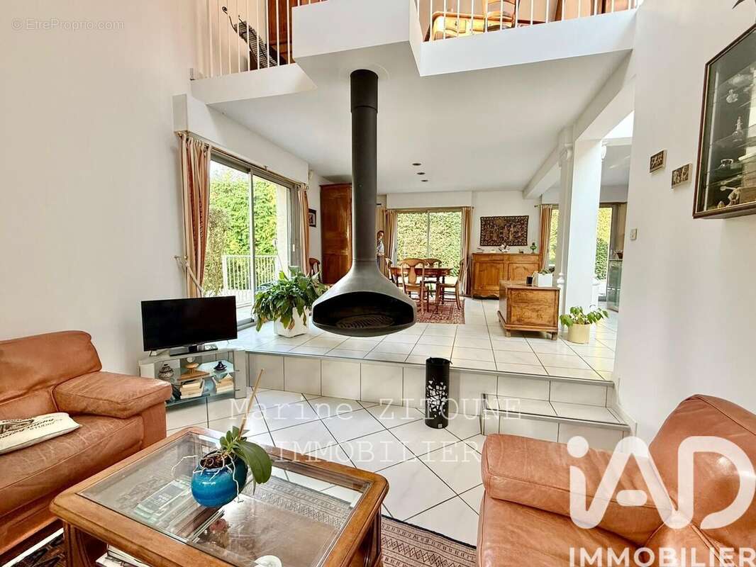 Maison 130 m² à La Ville-Du-Bois  - photo 3