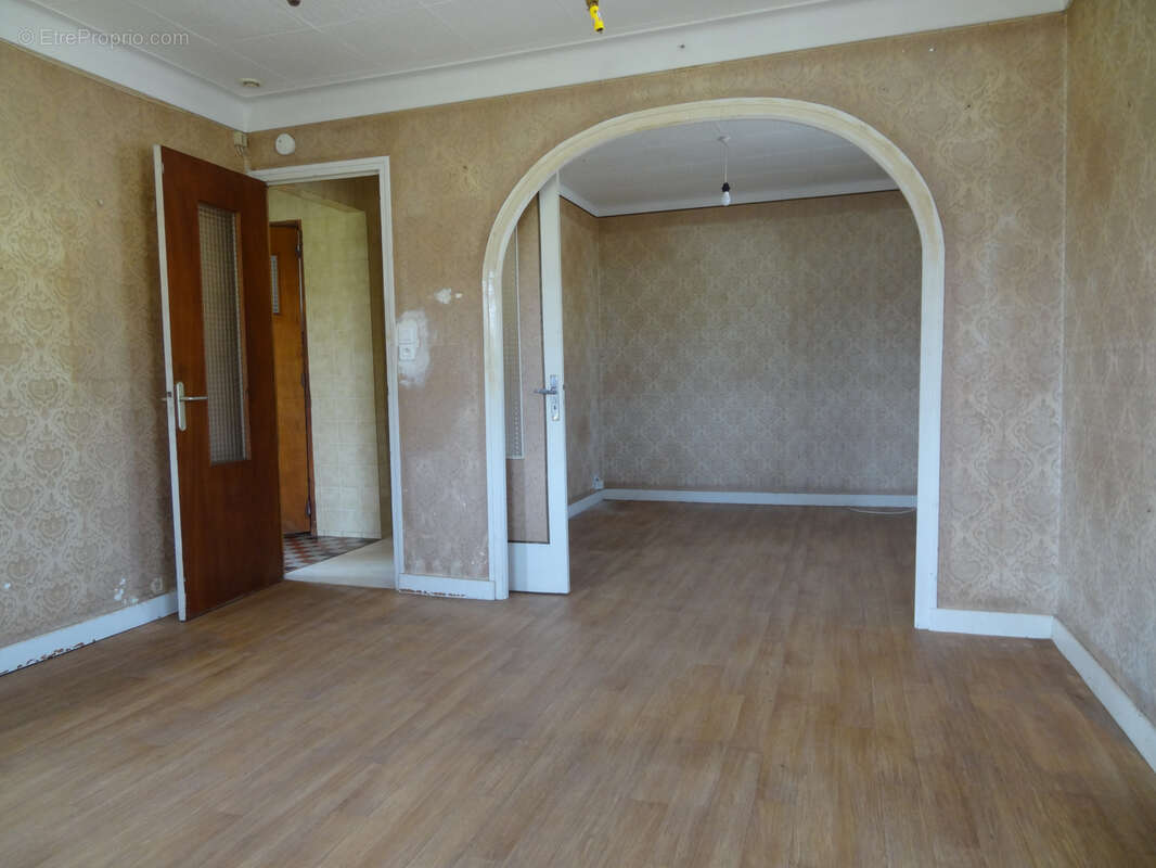 Maison à SAINT-NICOLAS-DU-PELEM