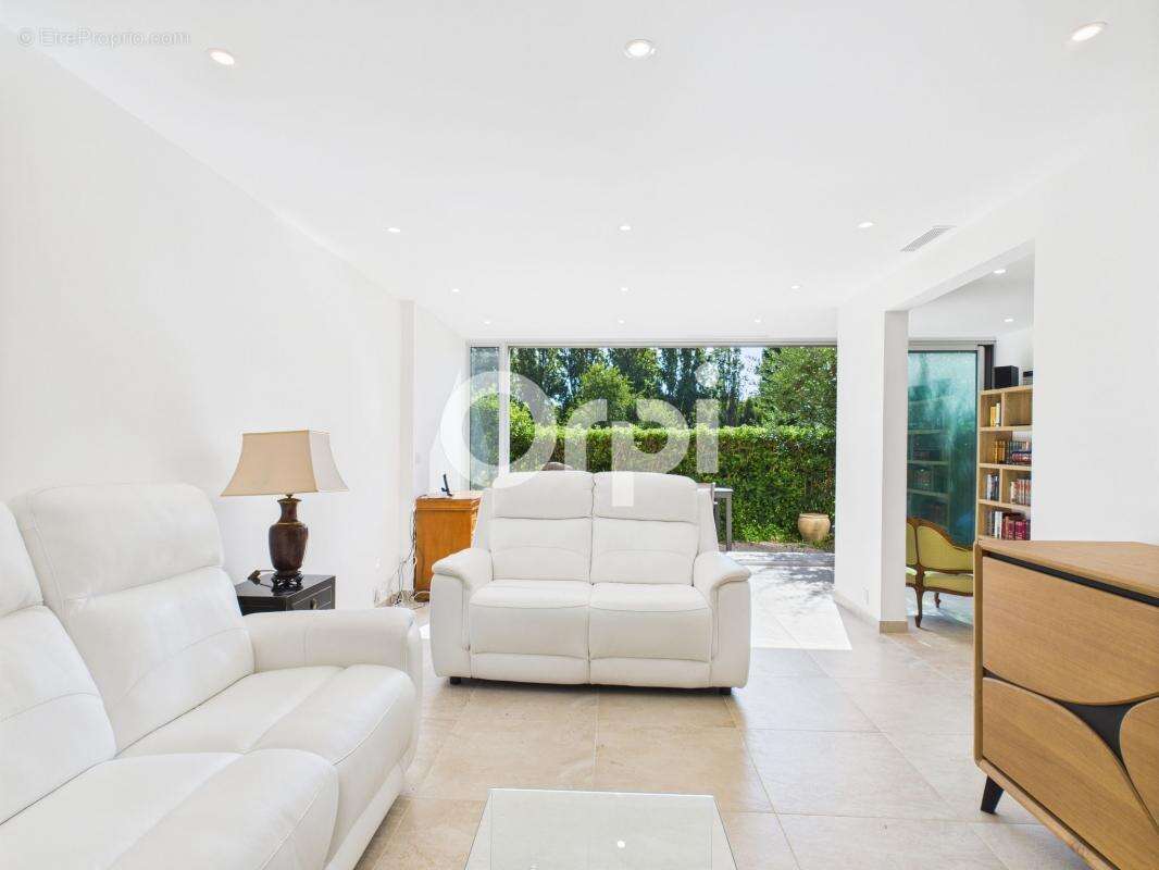 Appartement à MANDELIEU-LA-NAPOULE