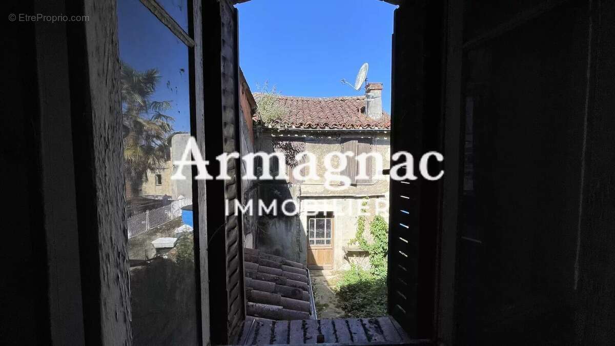 Maison à VIC-FEZENSAC