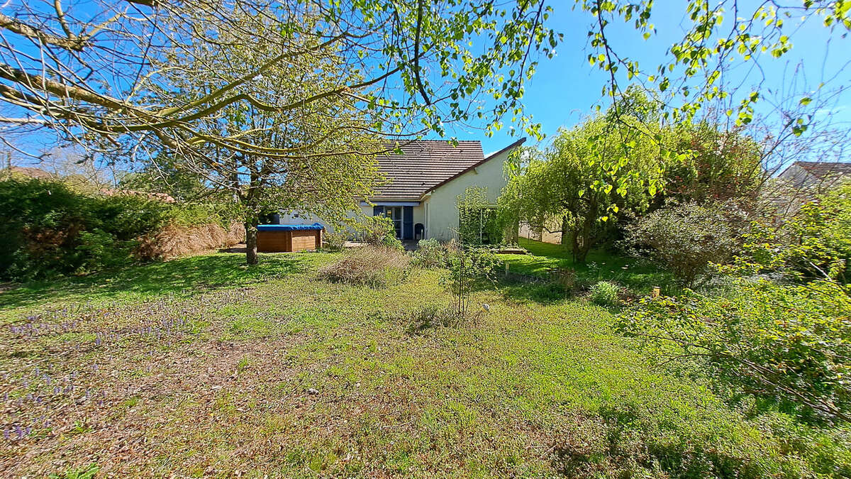 Maison à THORIGNY-SUR-OREUSE