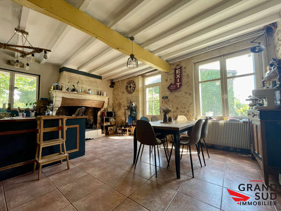 Maison 244 m² à Saint-Selve  - photo 4