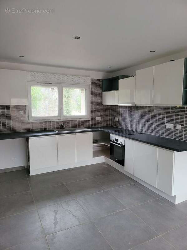 Maison à SAINT-JUST-LE-MARTEL