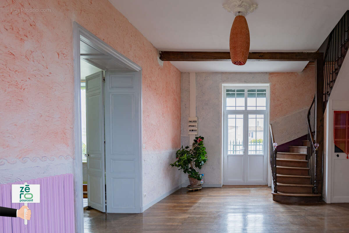 Maison à CHAMPAGNE-LES-MARAIS