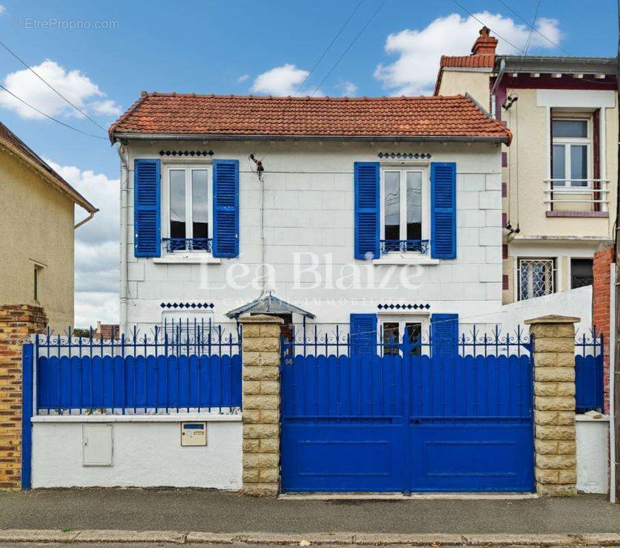 Maison à SARTROUVILLE