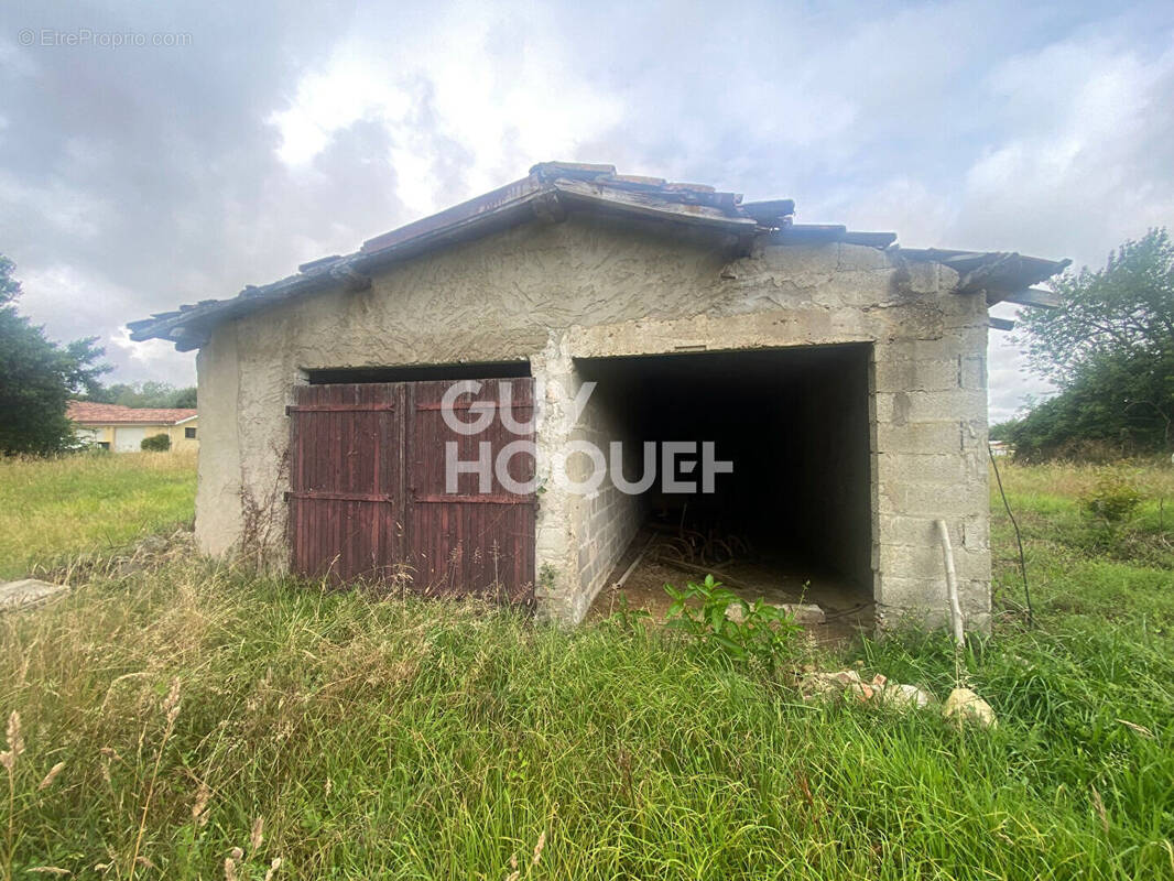 Terrain à SAULT-DE-NAVAILLES