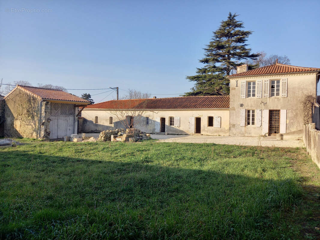 Maison à SAINT-SEURIN-DE-CURSAC