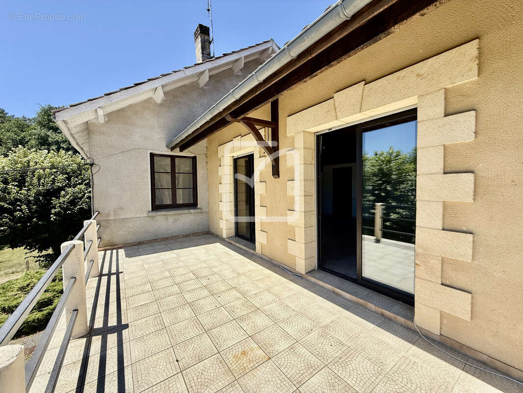 Maison à MARCILLAC-SAINT-QUENTIN