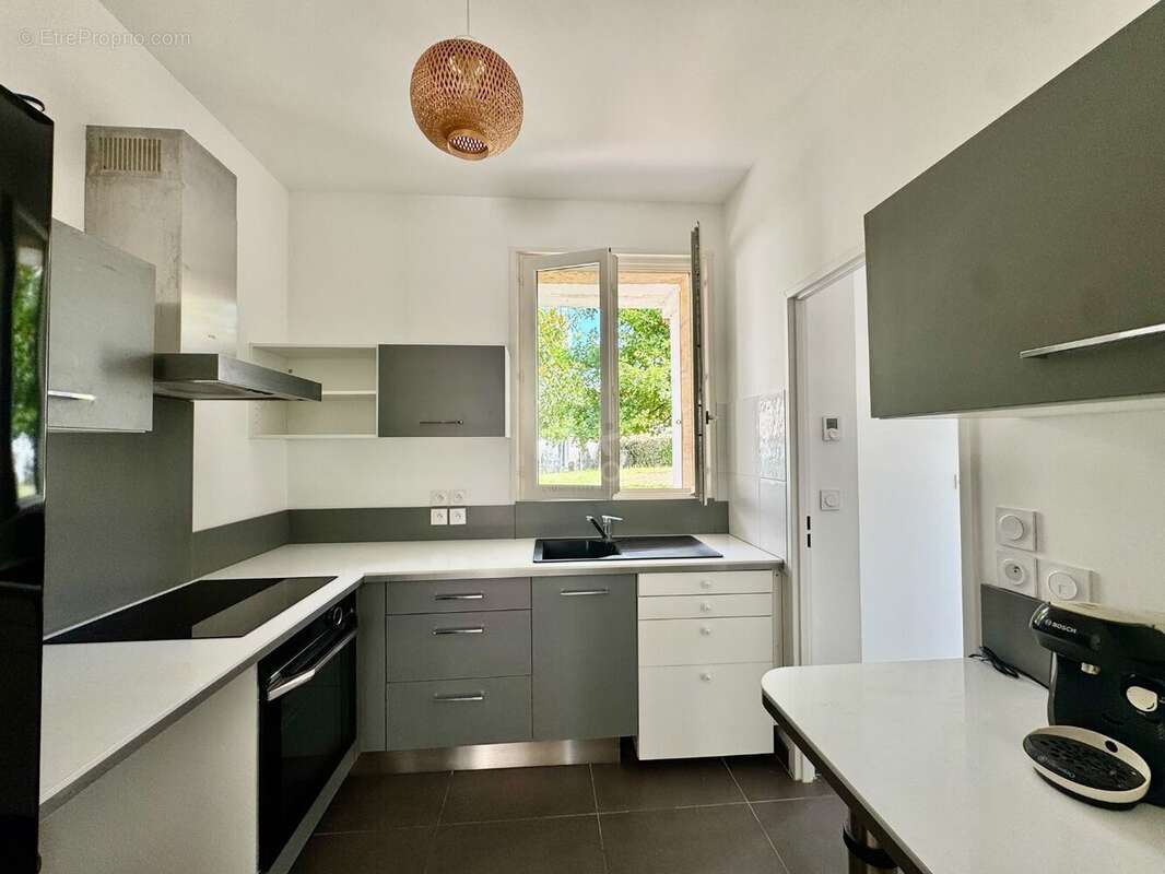 Pierre de taille - 3 chambres - jardin - 2 stationnements et cave - photo 5