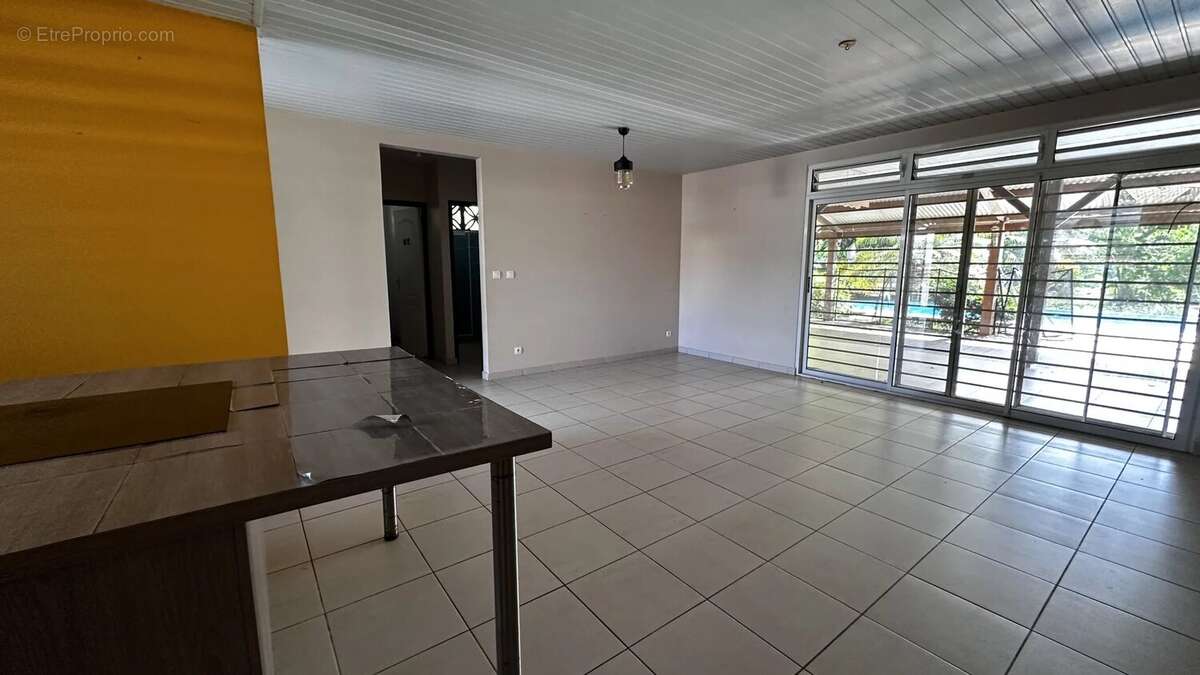 Maison à REMIRE-MONTJOLY