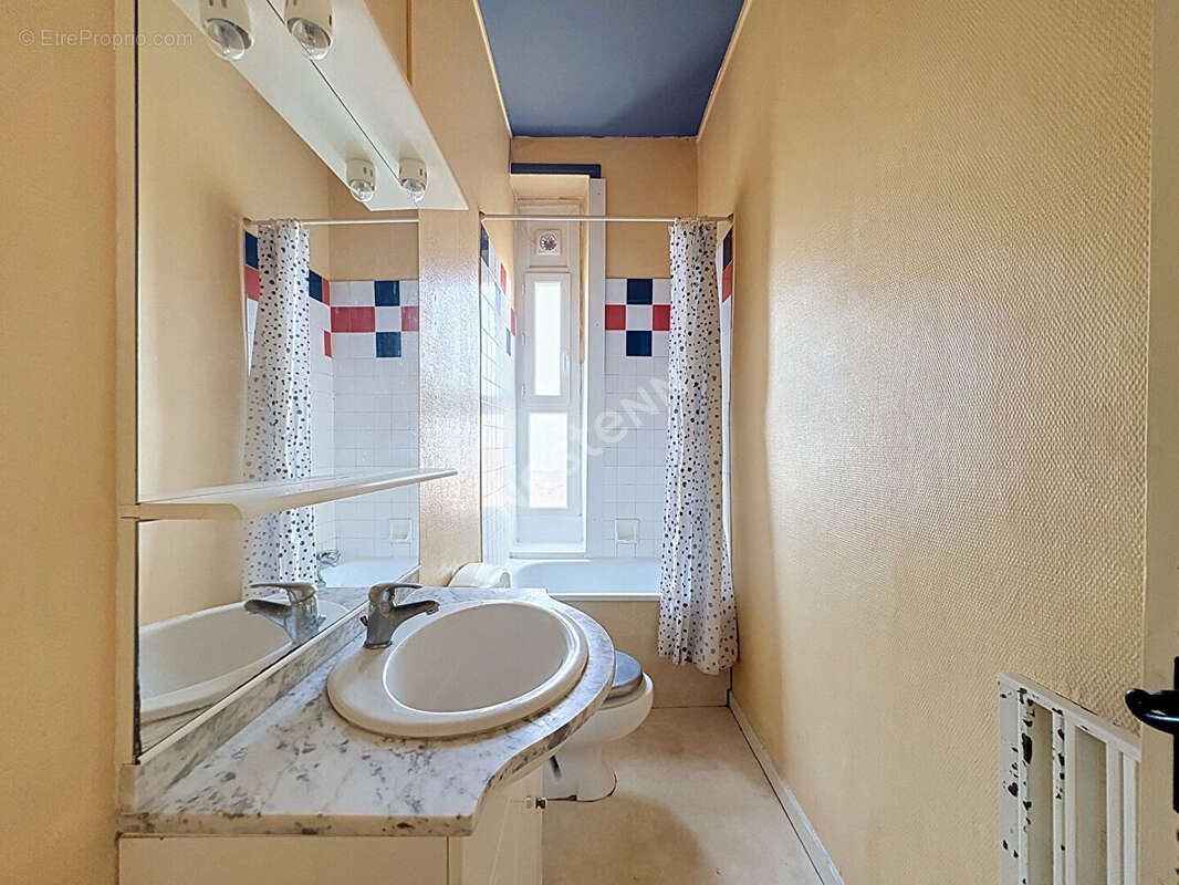 Appartement 2 chambres - Le Pellerin - Cave et parking - photo 5