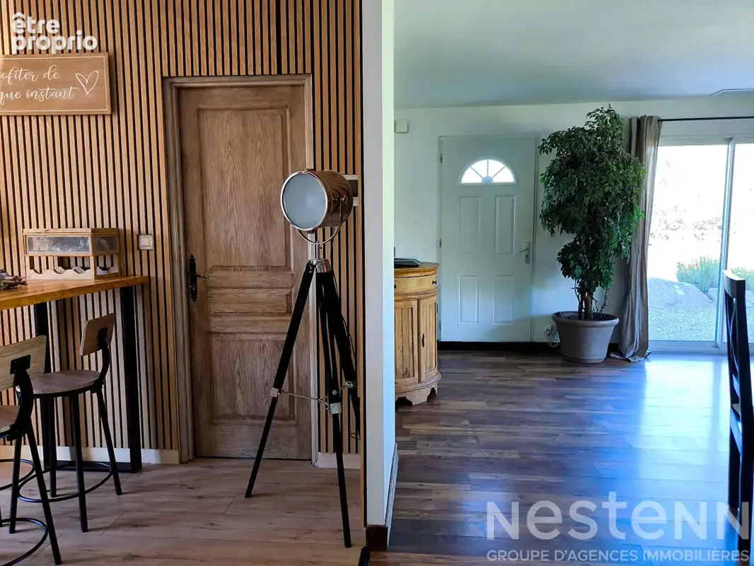 Villa de plain-pied de 158 m² avec studio, piscine et 1,5 hectare de terrain - photo 14