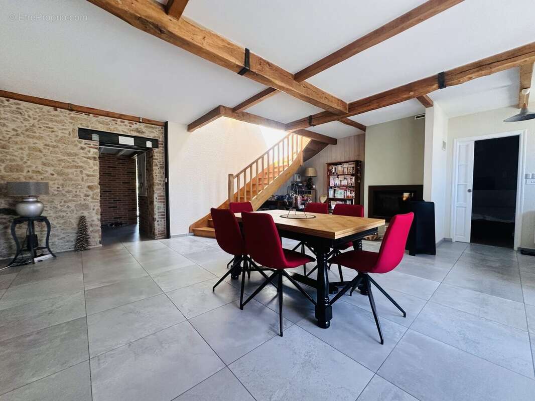 Maison 175 m² à La Genetouze  - photo 6