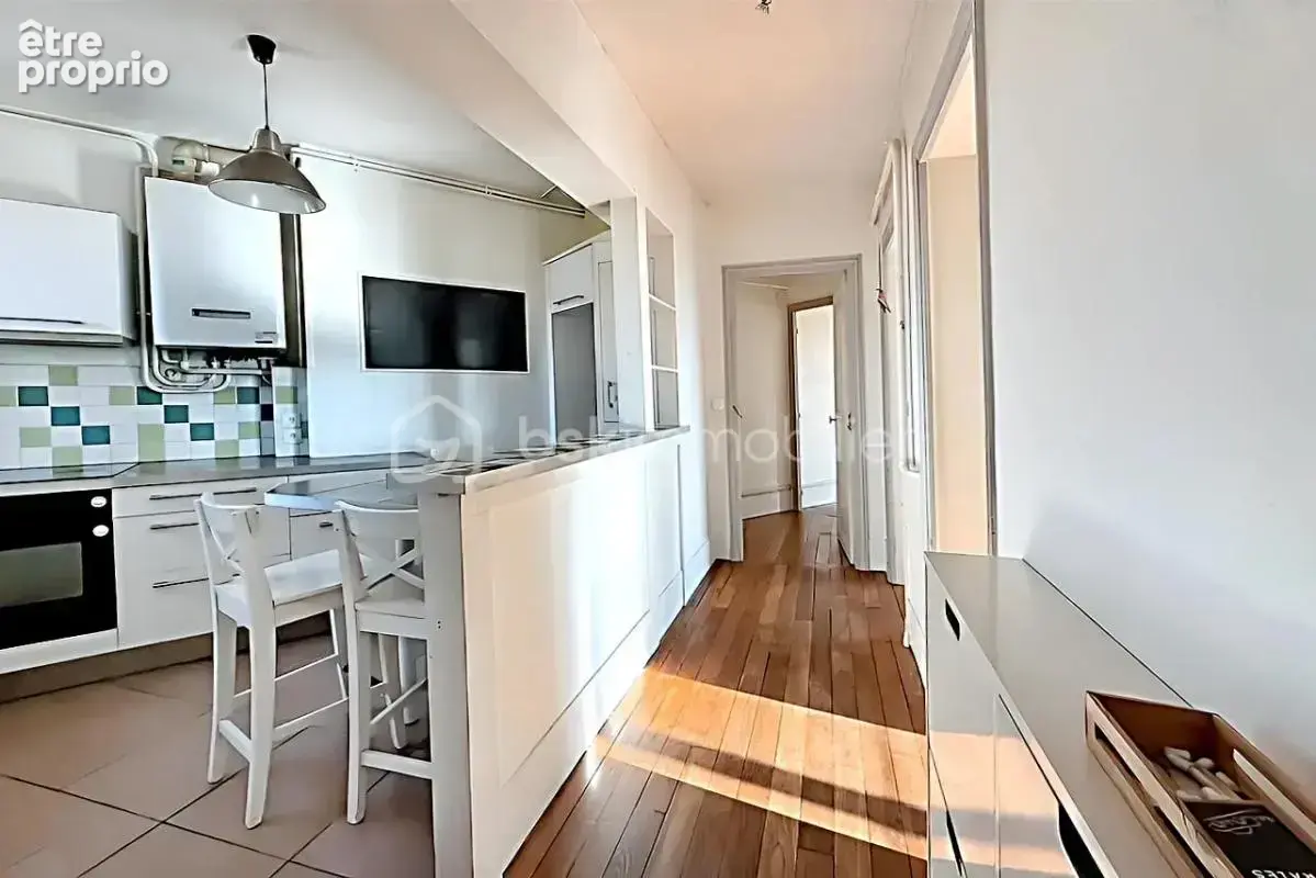 Trois pieces dernier etage, soleil, vue degagee - photo 8