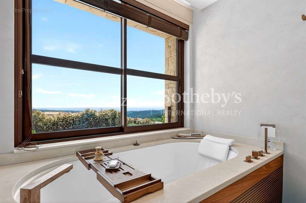 Maison à ROQUEFORT-LES-PINS