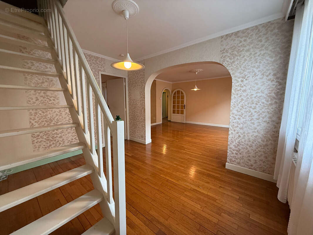 FIGEAC - Appartement T4  de 112 m² avec Jardin en Bord de Célé, Garage et Cave - photo 2