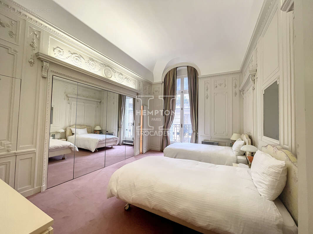 Parix xvième - quartier place victor hugo - 10 pieces - 5 chambres • - photo 12