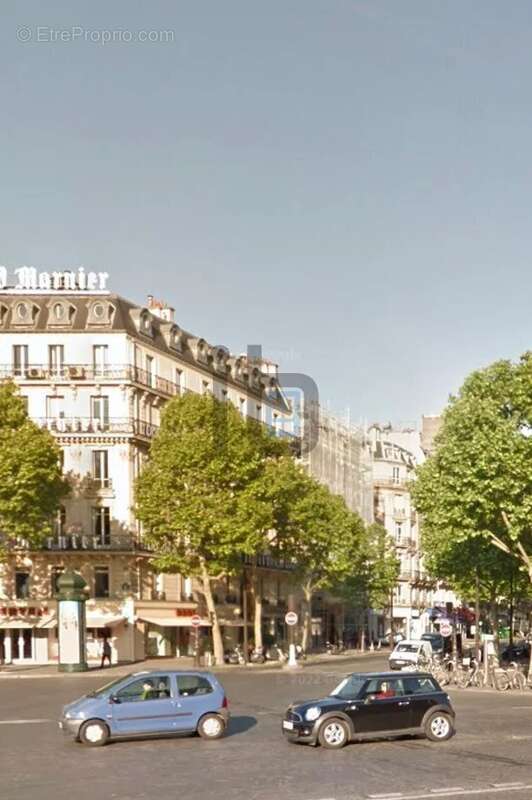Commerce à PARIS-8E