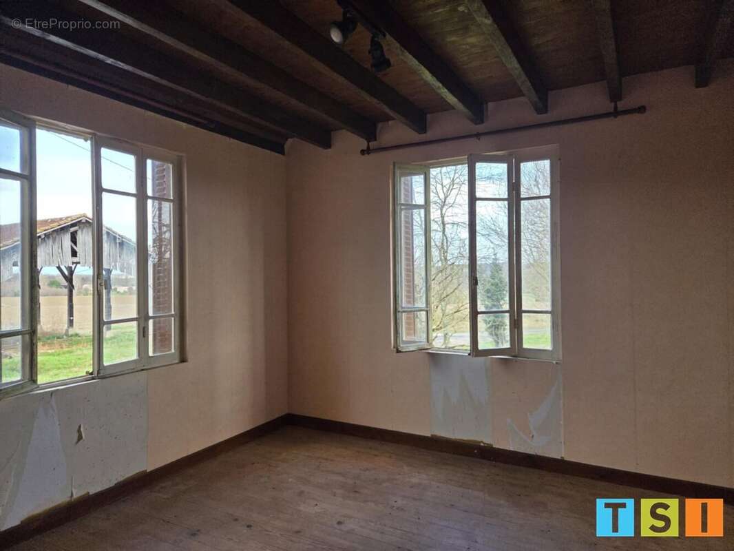 Ancienne ferme composée de deux maisons, 170 m² + nombreuses dépendances sur 3950 m² - photo 12