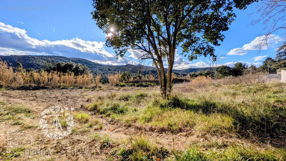 Terrain à LES CLUSES