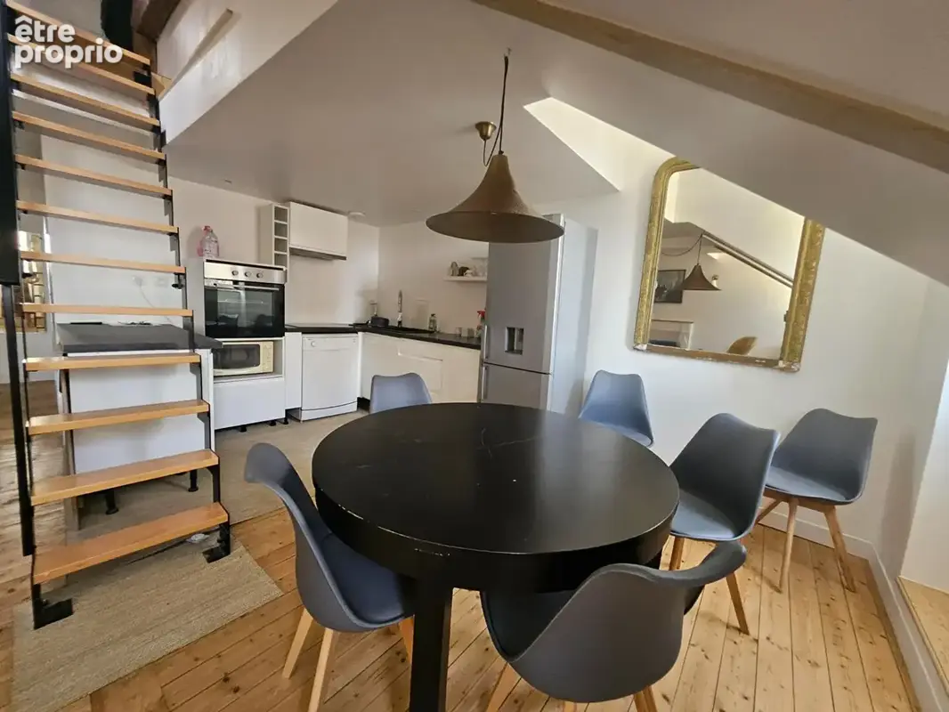 "DINAN -Place Saint-Sauveur : Appartement de caractère rénové avec vue sur "la Basilique" meublé ! - photo 8