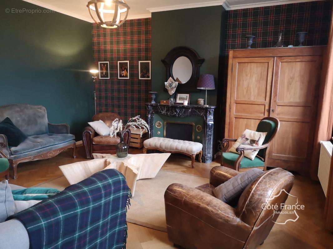 Maison à LA NEUVILLE-LES-DORENGT