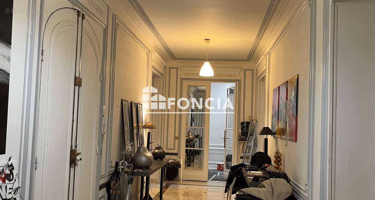Appartement à PARIS-17E