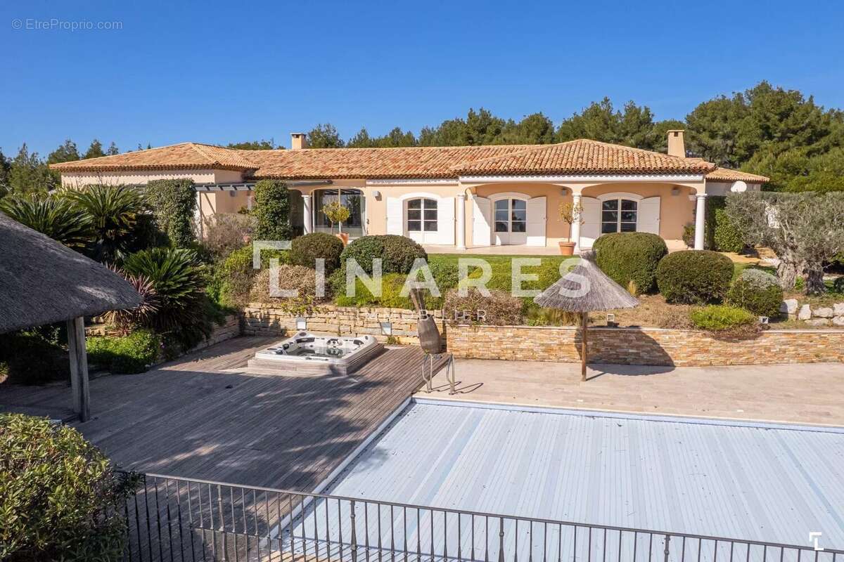 Maison à SAINT-CYR-SUR-MER